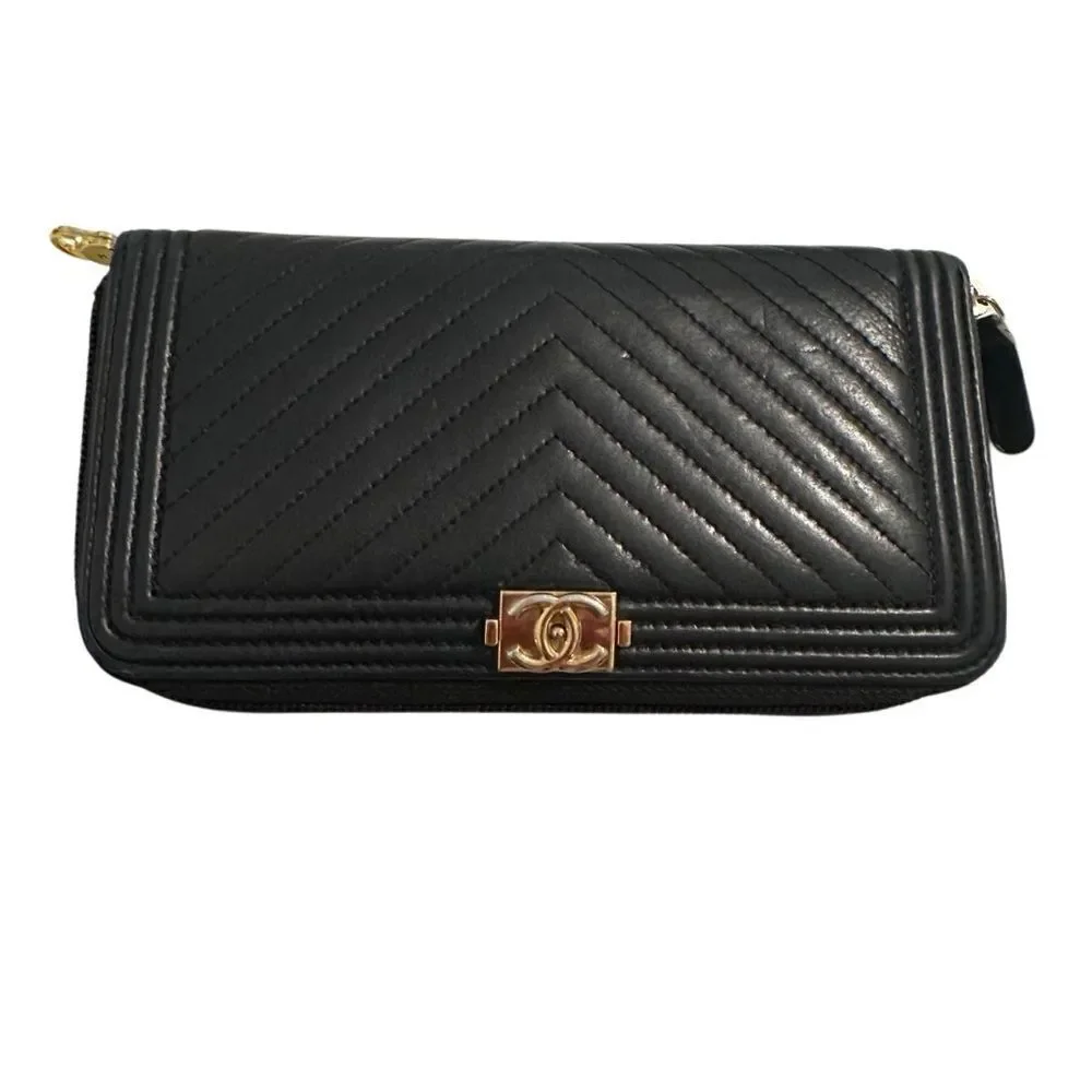 Chanel Black and Gold Quilted Clutch